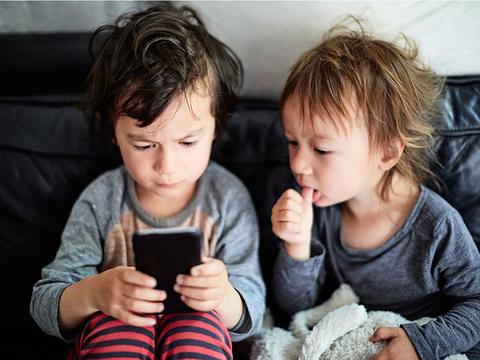 child_addicted_to_phone_large break addiction
